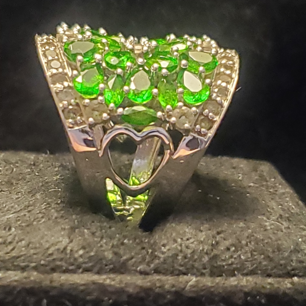 Russian Chrome Diopside 3.74 ctw - Picture 4 of 7